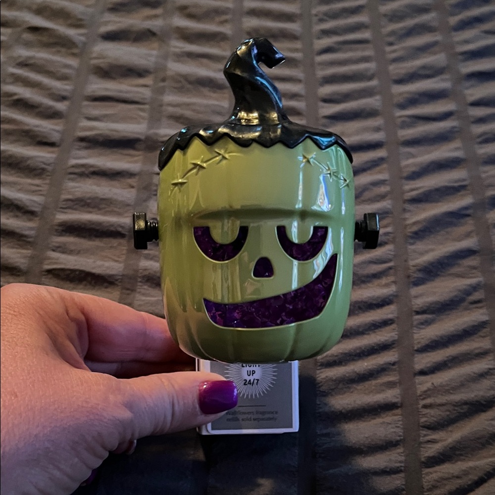 Bath & Body Works, Wall Flower, Green Halloween Pumpkin Decor